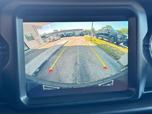 Used 2021 Jeep Wrangler Unlimited Sahara w/ Dual Top Group AWD/4WD image 15