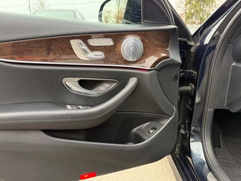 Used 2017 Mercedes-Benz E 300 4MATIC image 9