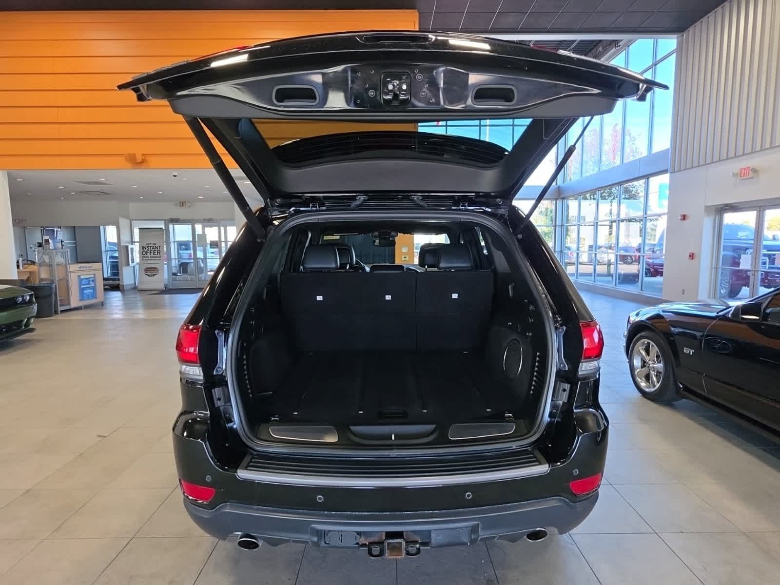 Used 2017 Jeep Grand Cherokee Trailhawk AWD/4WD image 8
