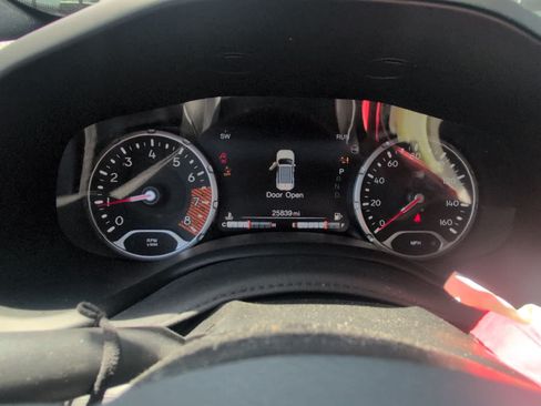 Used 2022 Jeep Renegade Latitude AWD/4WD image 10