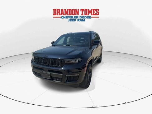 Used 2024 Jeep Grand Cherokee L Limited w/ Black Appearance Package AWD/4WD image 4