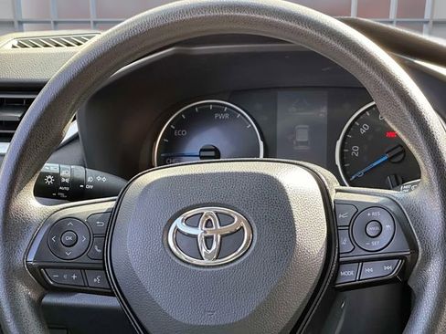 Used 2021 Toyota RAV4 XLE AWD/4WD image 20