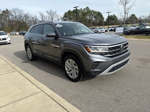 Used 2020 Volkswagen Atlas Cross Sport SE w/ Towing Package image 6