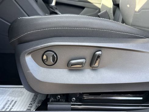 New 2026 Volkswagen Taos SE image 23