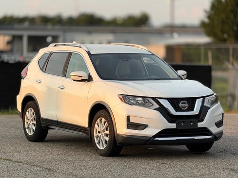 Used 2019 Nissan Rogue SV FWD image 1