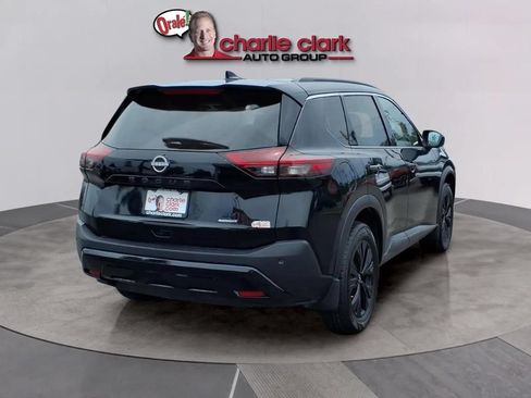 Used 2023 Nissan Rogue SV w/ SV Premium B Package FWD image 5