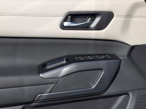 New 2026 Nissan Pathfinder SL FWD image 13