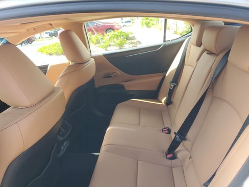 Used 2023 Lexus ES 350 w/ Premium Package image 10