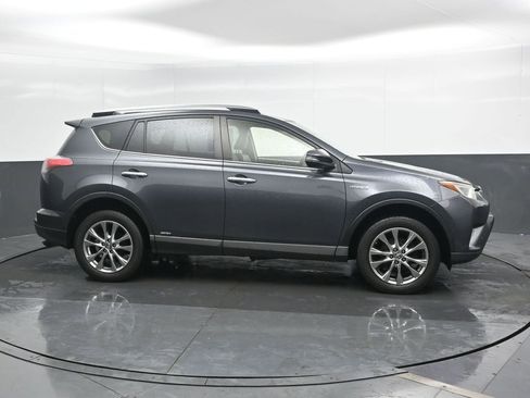 Used 2018 Toyota RAV4 Limited image 3