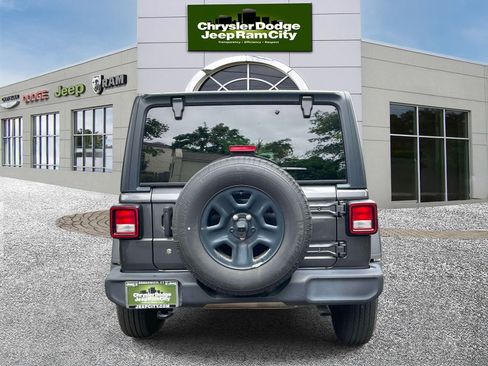 Used 2022 Jeep Wrangler Unlimited Sport AWD/4WD image 7
