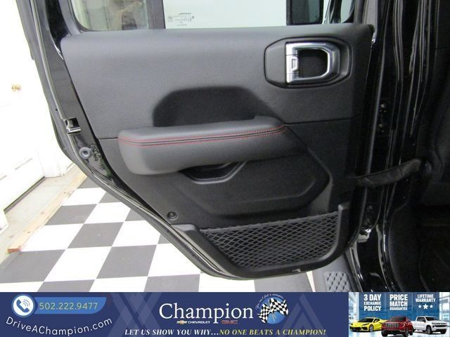 Used 2023 Jeep Gladiator Rubicon w/ LED Lighting Group AWD/4WD image 18