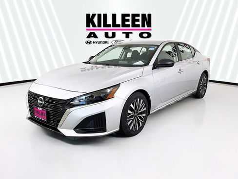 Used 2024 Nissan Altima 2.5 SV image 3
