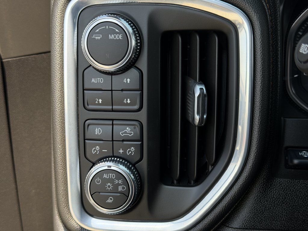 Used 2021 GMC Sierra 1500 AT4 w/ AT4 Premium Package AWD/4WD image 25