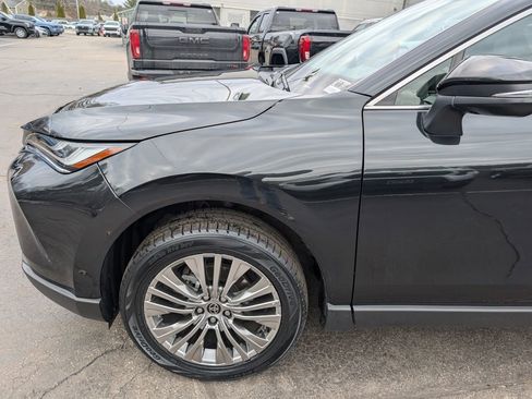 Certified 2023 Toyota Venza XLE image 2