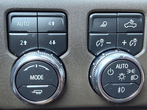 Used 2023 GMC Sierra 1500 SLT w/ SLT Premium Package AWD/4WD image 39