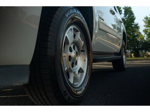 Used 2011 Chevrolet Tahoe LS RWD image 10