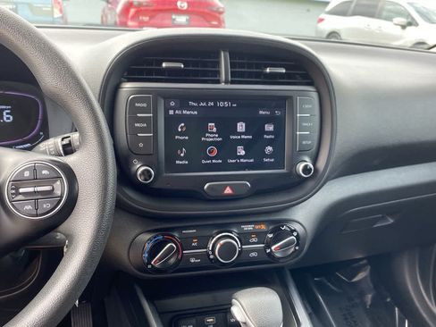 Used 2023 Kia Soul LX w/ LX Technology Package FWD image 25