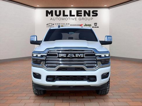 Used 2025 RAM 2500 Laramie AWD/4WD image 2