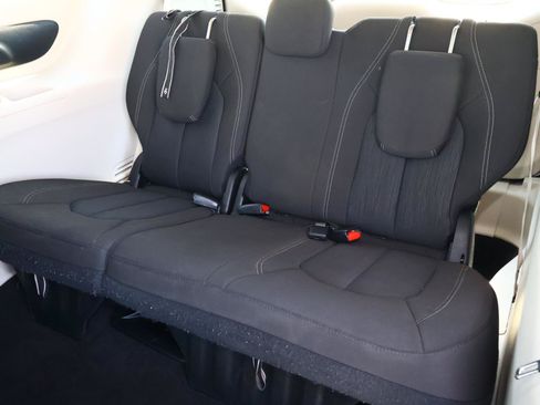 Used 2022 Chrysler Voyager LX FWD image 19