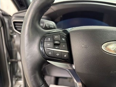 Used 2023 Ford Explorer Platinum w/ Technology Package image 18