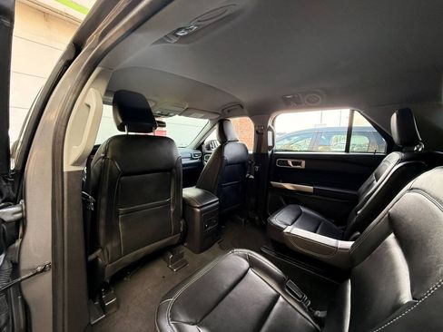 Used 2022 Ford Explorer XLT w/ Equipment Group 202A AWD/4WD image 24