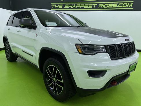 Used 2018 Jeep Grand Cherokee Trailhawk w/ Trailhawk Luxury Group AWD/4WD image 2