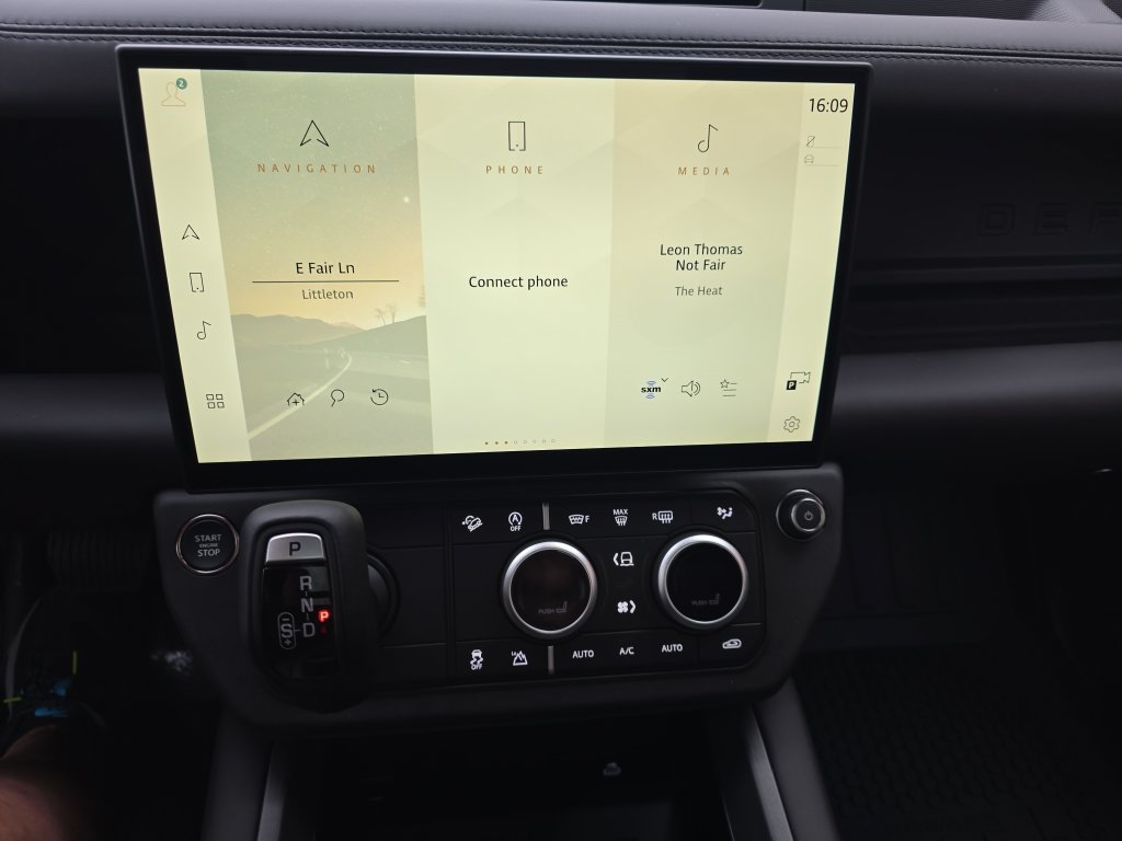 New 2026 Land Rover Defender 110 X-Dynamic SE AWD/4WD image 15