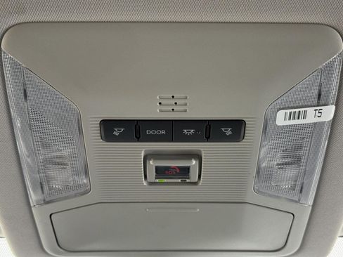 Used 2025 Toyota RAV4 XLE AWD/4WD image 40