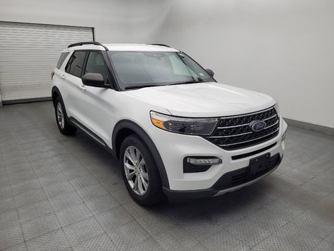 Used 2020 Ford Explorer XLT w/ Equipment Group 202A RWD image 13