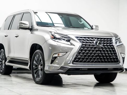 Used 2023 Lexus GX 460 Premium w/ Accessory Package AWD/4WD image 4