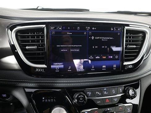 New 2025 Chrysler Pacifica Select image 13