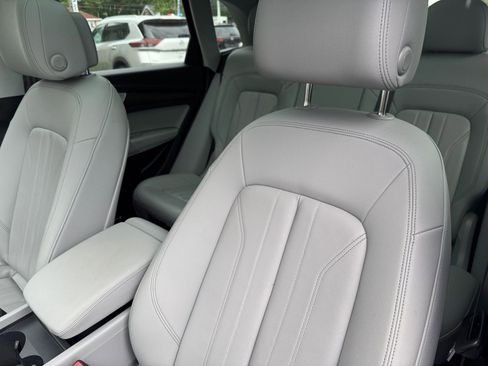 Used 2023 Audi Q5 2.0T Premium w/ Convenience Package AWD/4WD image 17
