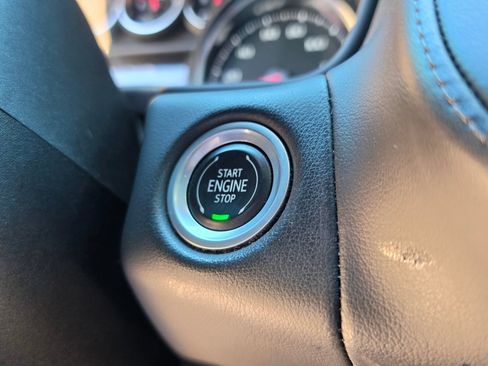 Used 2021 Chevrolet Suburban Z71 image 24