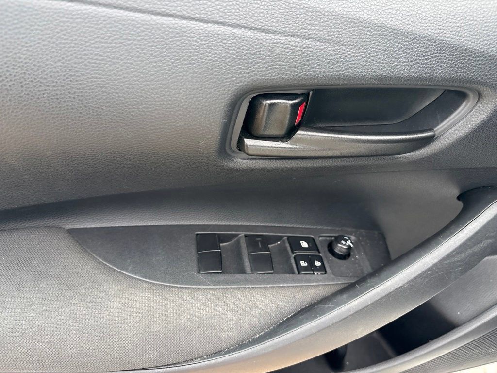 Used 2025 Toyota Corolla LE FWD image 11