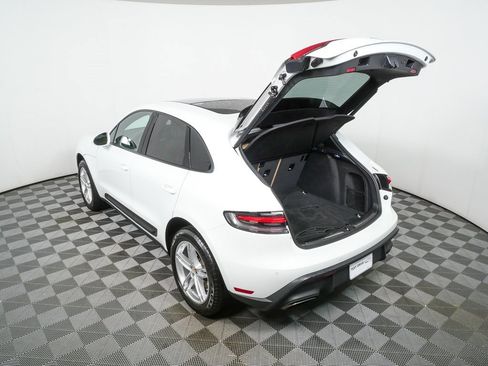Certified 2025 Porsche Macan image 33