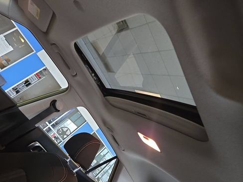Used 2022 Hyundai Venue SEL FWD image 21