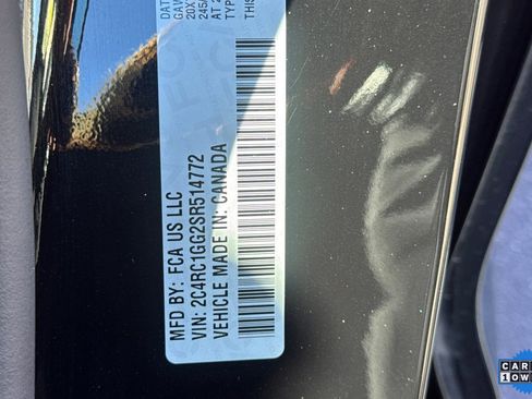 Used 2025 Chrysler Pacifica Limited image 30