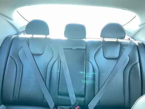 Used 2025 Hyundai Elantra Limited image 38