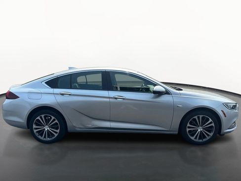 Used 2018 Buick Regal Preferred FWD image 2