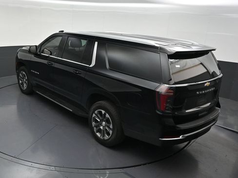 Used 2026 Chevrolet Suburban LS RWD image 19