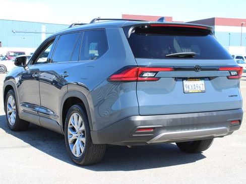 Used 2024 Toyota Grand Highlander FWD image 3