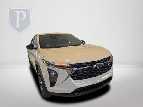 New 2026 Chevrolet Trax RS w/ Driver Confidence Package FWD image 13