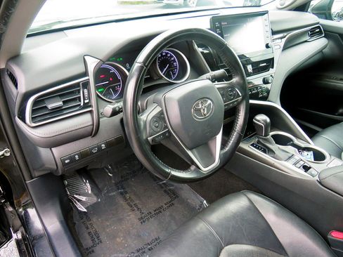 Used 2021 Toyota Camry XLE image 17
