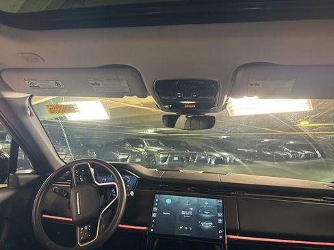 Used 2024 Land Rover Range Rover Sport SE image 8