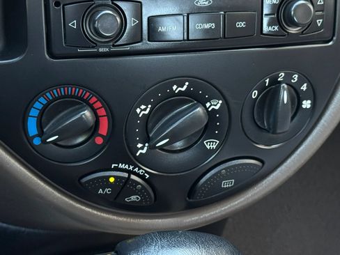 Used 2003 Ford Focus SE FWD image 35
