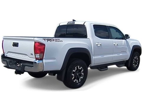 Used 2017 Toyota Tacoma TRD Off-Road image 8