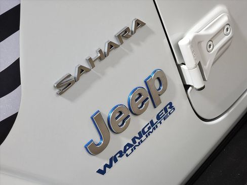Used 2021 Jeep Wrangler Unlimited Sahara AWD/4WD image 25