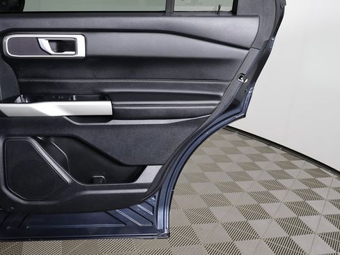 Used 2022 Ford Explorer XLT image 21