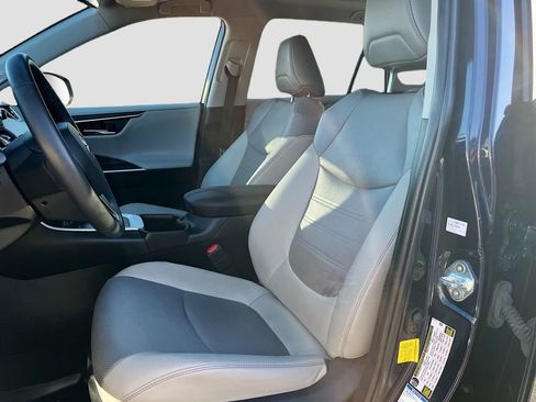 Used 2022 Toyota RAV4 Limited AWD/4WD image 22