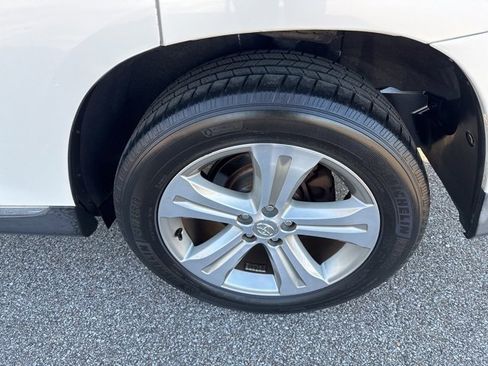 Used 2012 Toyota Highlander Limited image 12